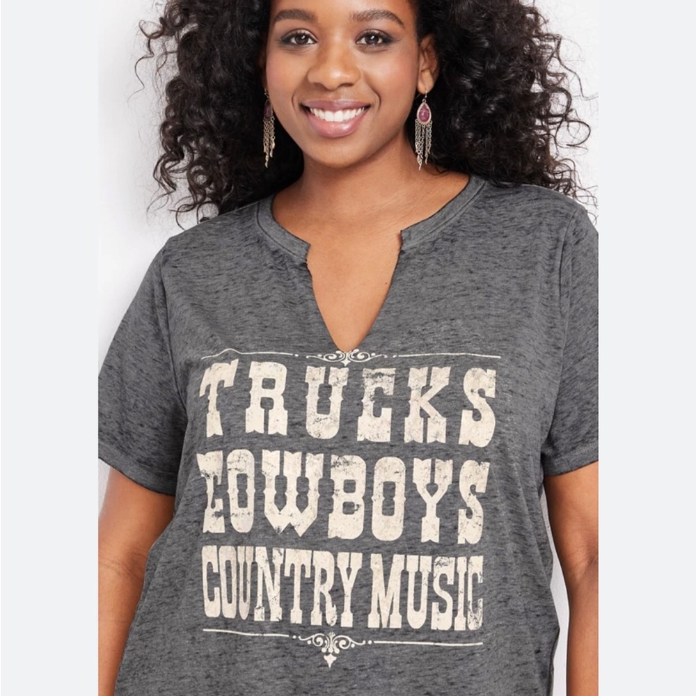 Maurices Trucks‎ Cowboys County Music Graphic V Neck Tee Grey medium